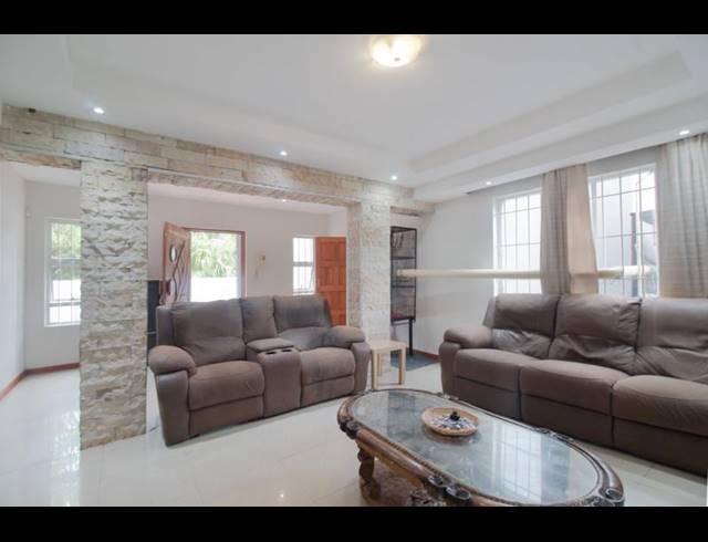 4 BEDROOM HOUSE FOR SALE IN THREE HILLS